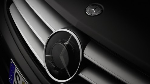 Steeds meer nieuwe modellen beschikken over zogenaamde attentiesystemen. De bestuurder wordt gewaarschuwd bij onachtzaamheid of diverse gevaarlijke situaties. Mercedes-Benz heeft het veilige nut lat