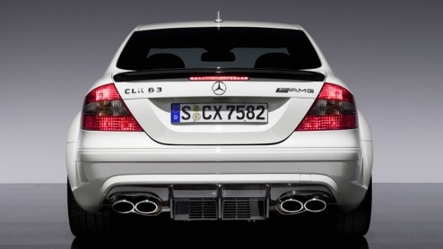 Als je een normale CLK 63 AMG op de oprit hebt staan dan hoef je je natuurlijk nergens voor te schamen. Maar blijkbaar is het allemaal nog niet goed genoeg want AMG heeft van deze CLK een Black Series