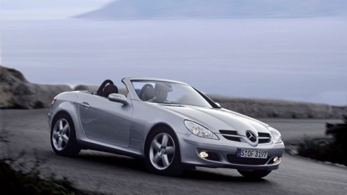 Mercedes biedt een sportpakket aan voor de SLK 200, 280 en de 350. Hierdoor krijgt de SLK een wat sportiever tintje.