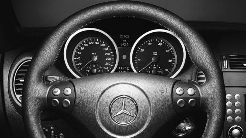Mercedes biedt een sportpakket aan voor de SLK 200, 280 en de 350. Hierdoor krijgt de SLK een wat sportiever tintje.