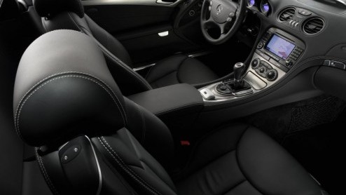 Mercedes heeft speciaal voor de SL een sportpakket ontwikkeld die de auto een bijzondere en exclusieve touch moeten geven.