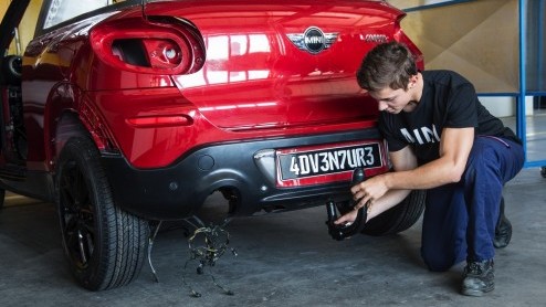 MINI Paceman Adventure is een pick-up versie van de Paceman, ontwikkeld met studenten.