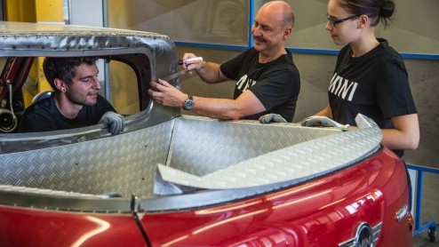 MINI Paceman Adventure is een pick-up versie van de Paceman, ontwikkeld met studenten.