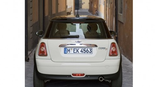 De nieuwe MINI was alleen nog als de snelle Cooper te bestellen, maar daar gaat verandering in komen.