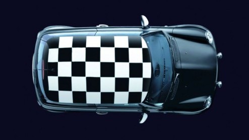 Mini komt met een hele reeks nieuwe dak designs voor de mensen die de Union Jack of de Chequered Flag niet mooi genoeg vonden voor op hun auto. Misschien dat een zebra of een Canadese vlag optie is.