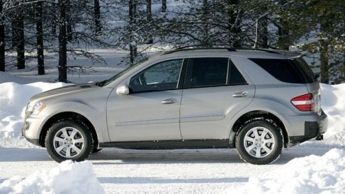 Nu de huidige generatie Mercedes-Benz ML-klasse weer drie jaar op de markt is, begint de drang van het merk naar kleine vernieuwingen toch te kriebelen. Eind dit jaar staat er dan ook een kleine facel