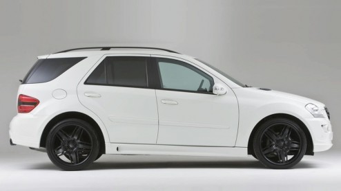 Kiezen voor witte autolak is tegenwoordig een beetje in de mode. Lorinser vond het een geschikte kleur voor hun interpretatie op de Mercedes-Benz ML, tezamen met enorme zwartgelakte wielen. Onder de k