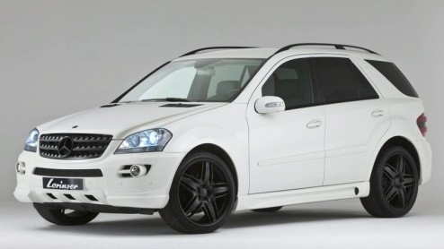Kiezen voor witte autolak is tegenwoordig een beetje in de mode. Lorinser vond het een geschikte kleur voor hun interpretatie op de Mercedes-Benz ML, tezamen met enorme zwartgelakte wielen. Onder de k