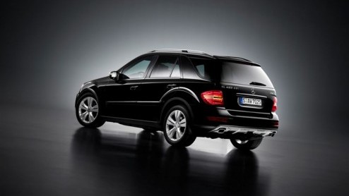 De vernieuwde Mercedes M-Klasse staat bij de dealers. Naast uiterlijke en technische wijzigingen is de vanafprijs ook aantrekkelijker. Voor 71.649 euro staat er al een exemplaar voor de deur, en dat i