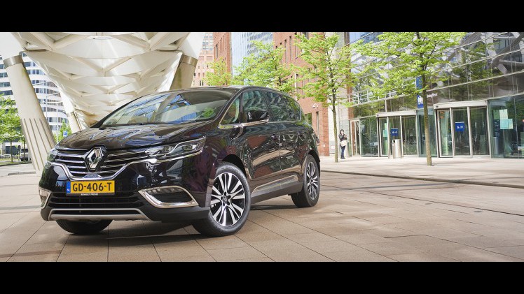 Uit cijfers van BOVAG-RAI vereniging blijkt de SUV echt door te breken. Inmiddels worden er meer SUV's dan MPV's verkocht. De hatchback blijkt bij autokopers het populairst, gevolgd door de station.