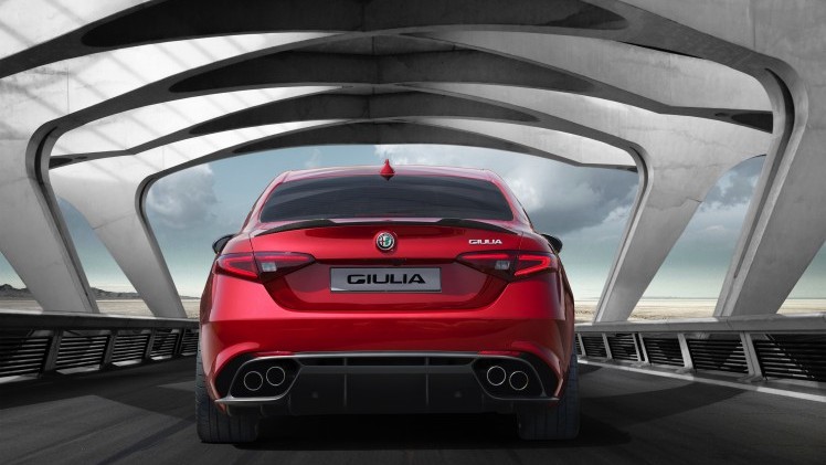 De naam is bekend, het uiterlijk is volledig nieuw. In het Alfa Romeo Museum in Arese heeft Alfa Romeo het doek getrokken van de Giulia.