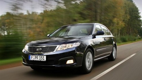 Kia steekt de Magentis in een nieuwe jas. Het model wordt bij ons niet (meer) geleverd, maar bij onze Ooster- en Zuiderburen staat hij wel bij de dealers.