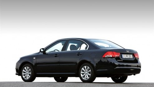 Kia steekt de Magentis in een nieuwe jas. Het model wordt bij ons niet (meer) geleverd, maar bij onze Ooster- en Zuiderburen staat hij wel bij de dealers.