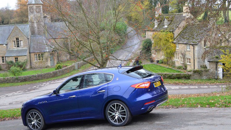 AutoVandaag maakte door middel van een autotest kennis met de Maserati Levante diesel op het Britse platteland.