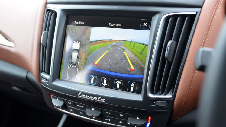AutoVandaag maakte door middel van een autotest kennis met de Maserati Levante diesel op het Britse platteland.