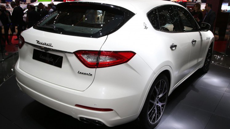 De nieuwe Maserati Levante nader bekeken, live op de Autosalon van Geneve 2016.