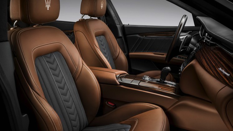 Maserati Quattroporte krijgt een facelift. Het 2016-model pronkt met een spitsere grille, nieuw dashboard en nog sterkere motoren.