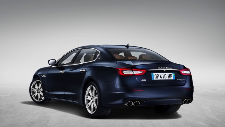Maserati Quattroporte krijgt een facelift. Het 2016-model pronkt met een spitsere grille, nieuw dashboard en nog sterkere motoren.