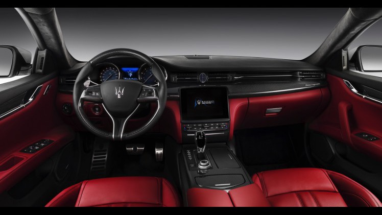Maserati Quattroporte krijgt een facelift. Het 2016-model pronkt met een spitsere grille, nieuw dashboard en nog sterkere motoren.