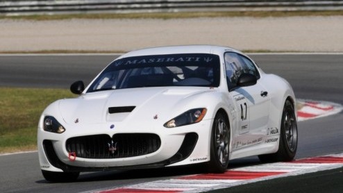 Waar kan een studiemodel als de Maserati GranTurismo MC Concept beter gentroduceerd worden dan op het circuit. Gisteren werd tijdens de Maserati Dag het circuit van Monza daarvoor gebruikt. Of deze h