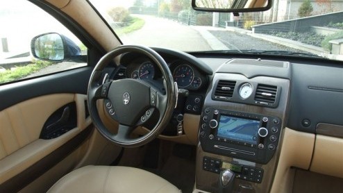 Als je bijna twee ton betaalt voor deze Maserati Quattroporte S Executive GT dan mag je natuurlijk het nodige verlangen. Enerzijds voldoet ie helemaal aan ons verwachtingspatroon, met die dikke V8 in