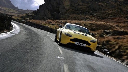 Aston Martin roept driekwart van alle modellen die sinds november 2007 zijn gebouwd terug voor een bezoekje aan de dealer. Het betreft zon 17.590 autos die zijn voorzien van Chinees plastic.