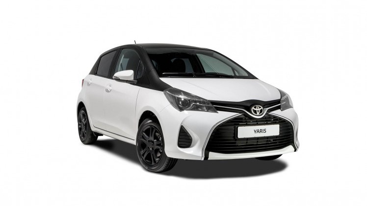 Toyota Yaris Bi-Tone met matzwarte looks naar Nederland.