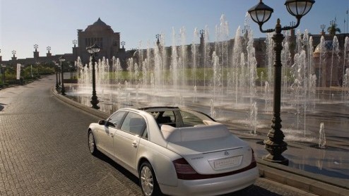 Waar kan de Maybach Landaulet zich nou beter thuisvoelen in ons land dan op de aanstaande Miljonair Fair in de Amsterdam RAI. Er wordt meteen van de gelegenheid gebruik gemaak: Maybach verzorgt tevens