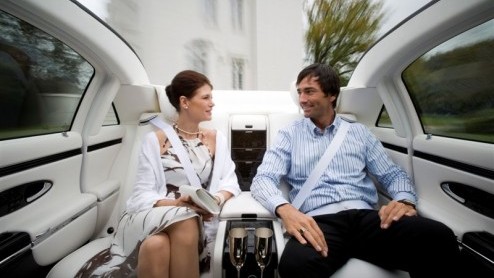 Waar kan de Maybach Landaulet zich nou beter thuisvoelen in ons land dan op de aanstaande Miljonair Fair in de Amsterdam RAI. Er wordt meteen van de gelegenheid gebruik gemaak: Maybach verzorgt tevens