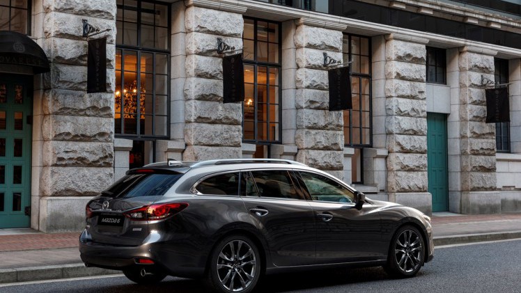 De Mazda 6 is voor modeljaar 2017 verder verfijnd en krijgt onder meer SkyActiv Vehicle Dynamics
