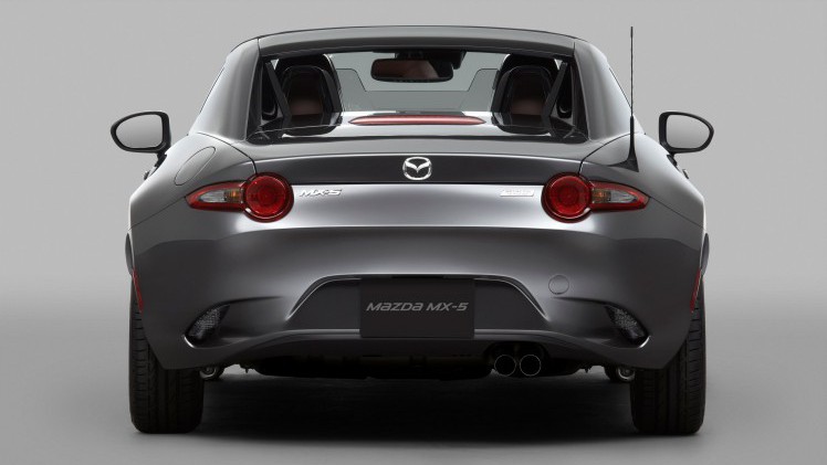Introductie Mazda MX-5 RF nu in productie, maar de eerste exemplaren staat vanaf het voorjaar 2017 in de showroom van de Mazda-dealers.