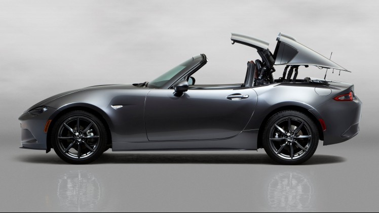 Introductie Mazda MX-5 RF nu in productie, maar de eerste exemplaren staat vanaf het voorjaar 2017 in de showroom van de Mazda-dealers.
