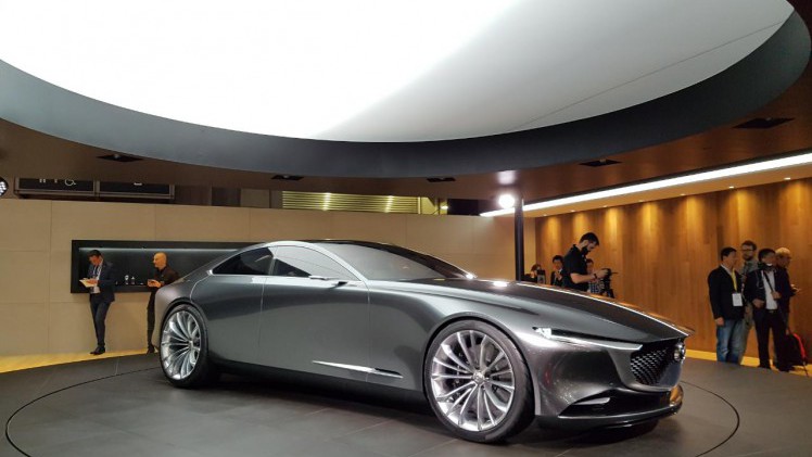 Mazda laat in Tokyo twee concepts zien waarmee de zevende generatie qua ontwerp wordt ingeluid. Belangrijk nieuws is verder de Skyactiv-X motor, een 2 liter met zelfontbranding.