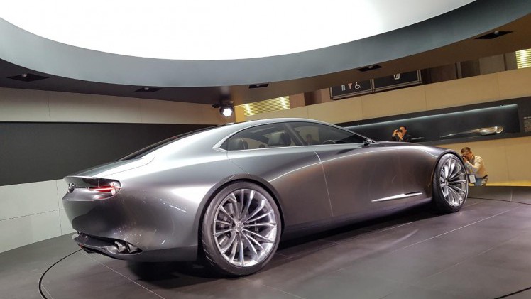Mazda laat in Tokyo twee concepts zien waarmee de zevende generatie qua ontwerp wordt ingeluid. Belangrijk nieuws is verder de Skyactiv-X motor, een 2 liter met zelfontbranding.