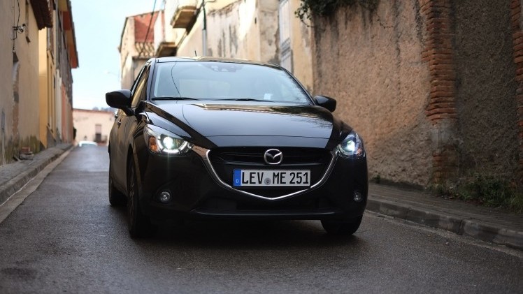 De nieuwe Mazda2 stuurt nog leuker dan zijn voorganger, maar is ook een stuk serieuzer geworden. Een rijtest.
