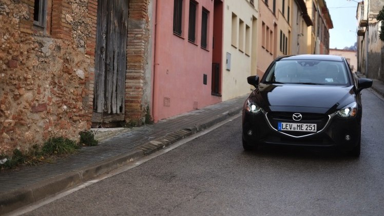 De nieuwe Mazda2 stuurt nog leuker dan zijn voorganger, maar is ook een stuk serieuzer geworden. Een rijtest.