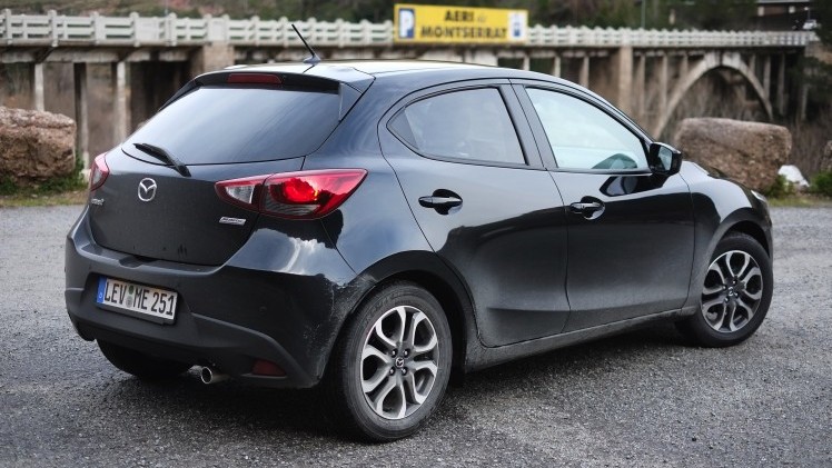 De nieuwe Mazda2 stuurt nog leuker dan zijn voorganger, maar is ook een stuk serieuzer geworden. Een rijtest.