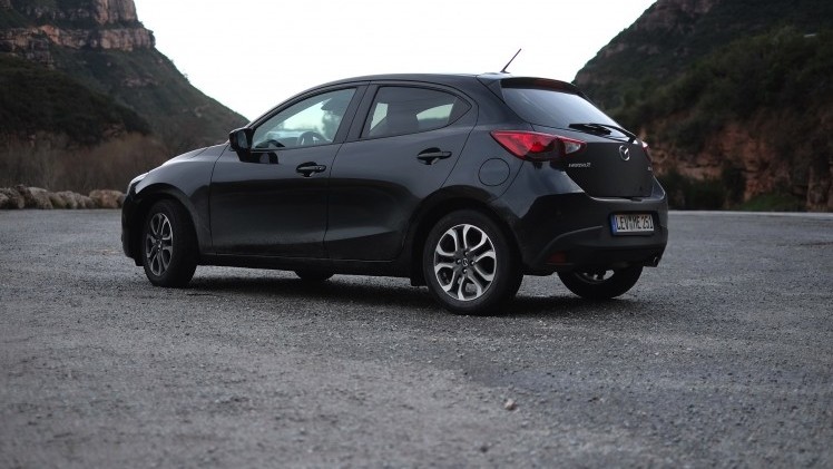 De nieuwe Mazda2 stuurt nog leuker dan zijn voorganger, maar is ook een stuk serieuzer geworden. Een rijtest.