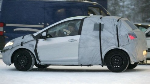 De Mazda2 is alweer sinds 2002 op de markt en heeft het in Europa nooit slecht gedaan. Wel is het weer tijd voor een opvolger en Mazda is hard bezig om deze binnen niet al te lange tijd te presenteren