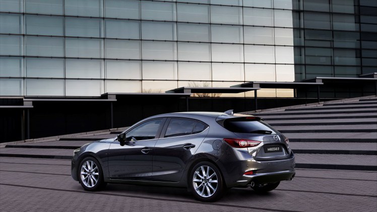Mazda3 voor modeljaar 2017 klaargestoomd met nieuwe LED-koplampen, boost control voor de diesel en nog slimmere Advanced Smart City Brake Support.