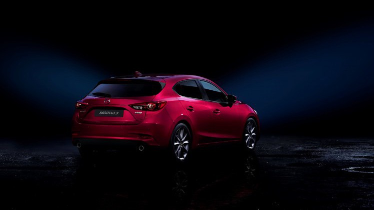 Mazda3 voor modeljaar 2017 klaargestoomd met nieuwe LED-koplampen, boost control voor de diesel en nog slimmere Advanced Smart City Brake Support.