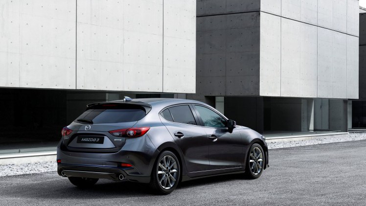 Mazda3 voor modeljaar 2017 klaargestoomd met nieuwe LED-koplampen, boost control voor de diesel en nog slimmere Advanced Smart City Brake Support.