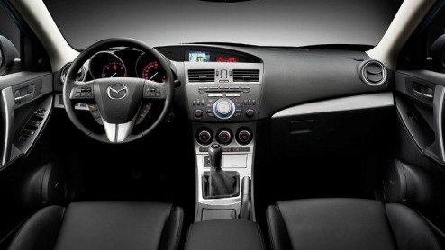 Mazda toont de nieuwe 3 en 3MPS tijdens het voorjaar in Geneve. De uiterlijk gevolueerde Japanner krijgt naast nieuwe motorisaties voor de minder bedeelde broeders ook de beschikking over een start-s