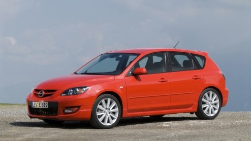 De Mazda3 MPS neemt het op tegen concurrenten als de Volkswagen Golf GTI, de Opel Astra OPC en de Ford Focus ST. De keuze in hot hatches is tegenwoordig reuze. Bijna elke fabrikant biedt wel een hoogp