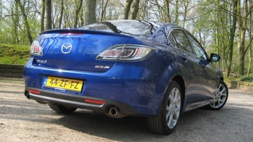 Mazda introduceerde eind vorig jaar de nieuwe '6', een verfrissende strijdkracht in het druk bezochte zakensegment. Met het er op loslaten van de nieuwe Zoom-Zoom filosofie is de Japanner een markante
