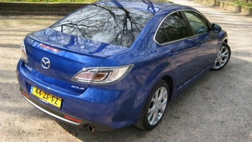 Mazda introduceerde eind vorig jaar de nieuwe '6', een verfrissende strijdkracht in het druk bezochte zakensegment. Met het er op loslaten van de nieuwe Zoom-Zoom filosofie is de Japanner een markante