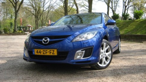 Mazda introduceerde eind vorig jaar de nieuwe '6', een verfrissende strijdkracht in het druk bezochte zakensegment. Met het er op loslaten van de nieuwe Zoom-Zoom filosofie is de Japanner een markante
