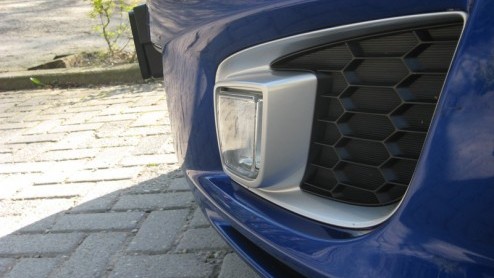 Mazda introduceerde eind vorig jaar de nieuwe '6', een verfrissende strijdkracht in het druk bezochte zakensegment. Met het er op loslaten van de nieuwe Zoom-Zoom filosofie is de Japanner een markante