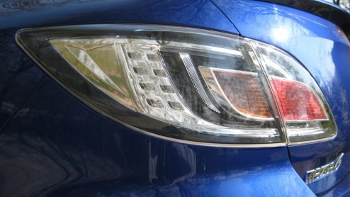 Mazda introduceerde eind vorig jaar de nieuwe '6', een verfrissende strijdkracht in het druk bezochte zakensegment. Met het er op loslaten van de nieuwe Zoom-Zoom filosofie is de Japanner een markante