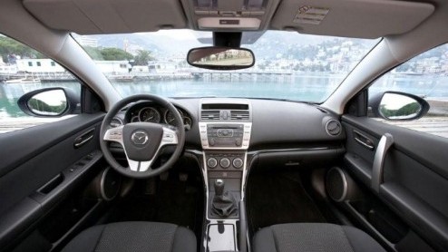 Fabrikanten downsizen er tegenwoordig maar op los. Mazda pakt het echter anders aan en komt met een nieuwe, grotere 2.2 dieselmotor voor de Mazda6, die in de meeste landen de 2.0 liter vervangt. Behal